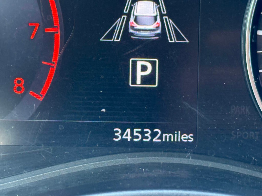 Nissan Kicks Vehicle Full-screen Gallery Image 32