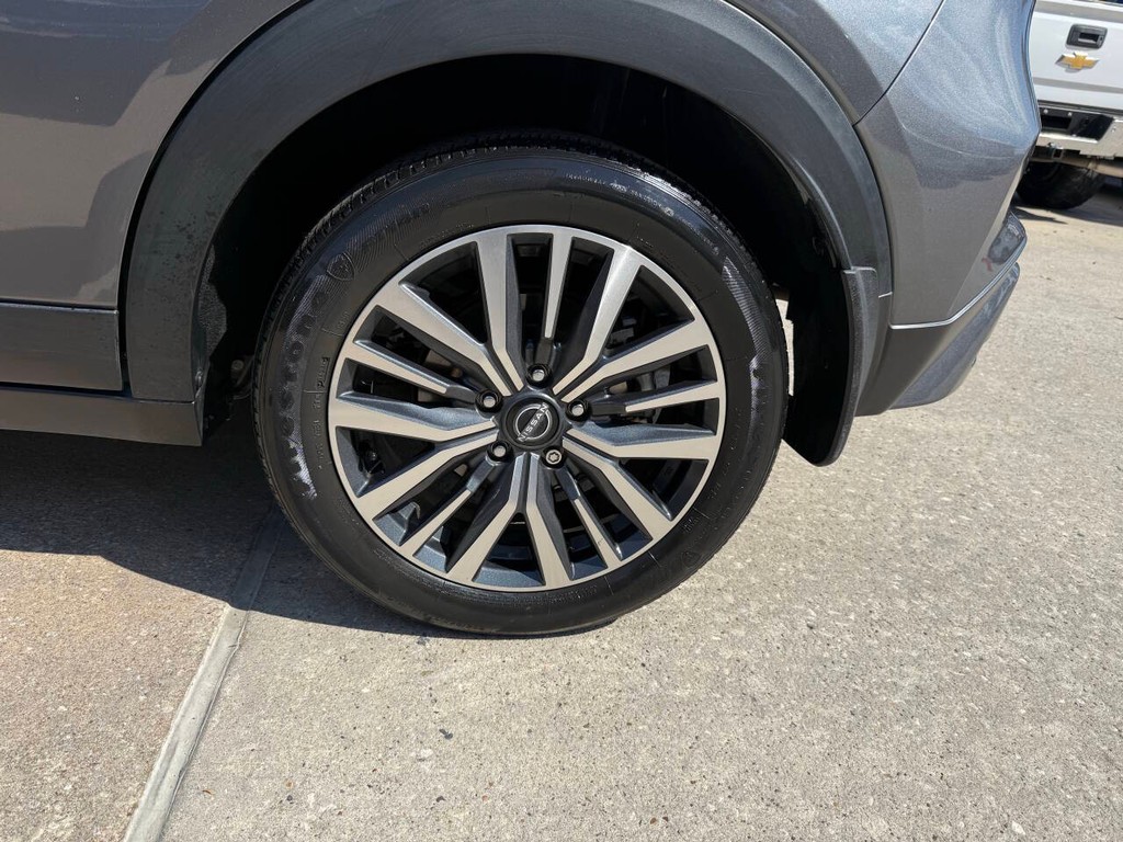 Nissan Kicks Vehicle Full-screen Gallery Image 35