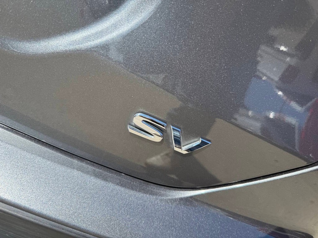 Nissan Kicks Vehicle Full-screen Gallery Image 36