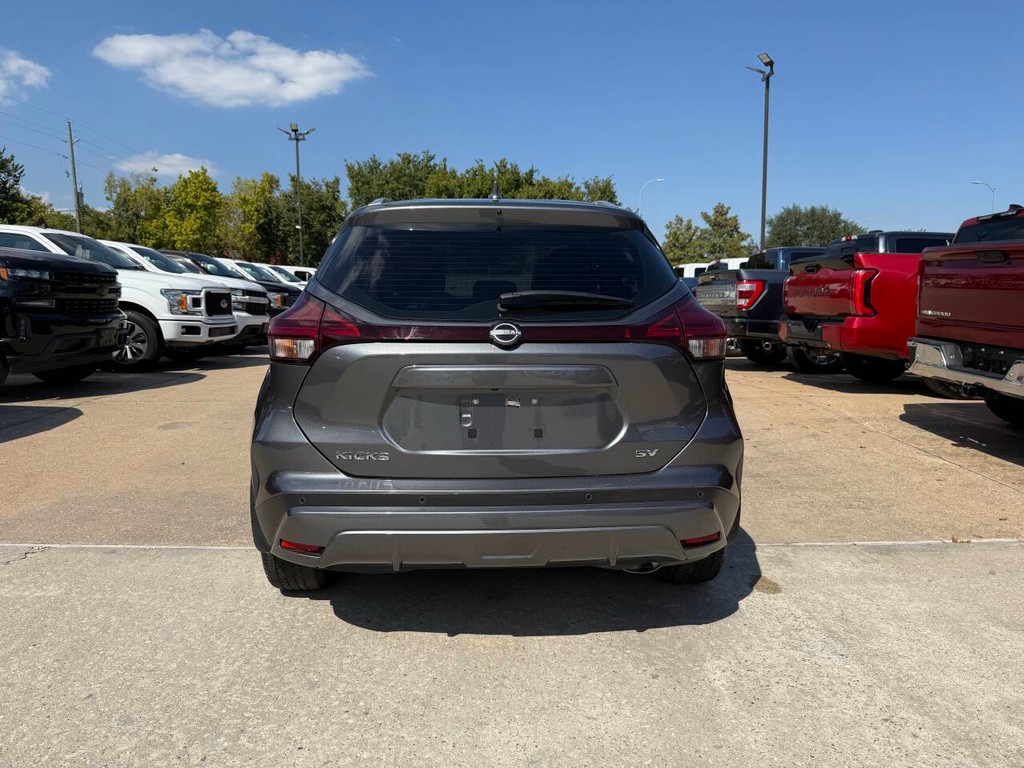 Nissan Kicks Vehicle Full-screen Gallery Image 38