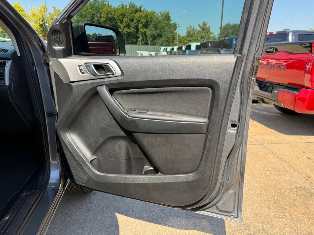 Ford Ranger Vehicle Full-screen Gallery Image 11