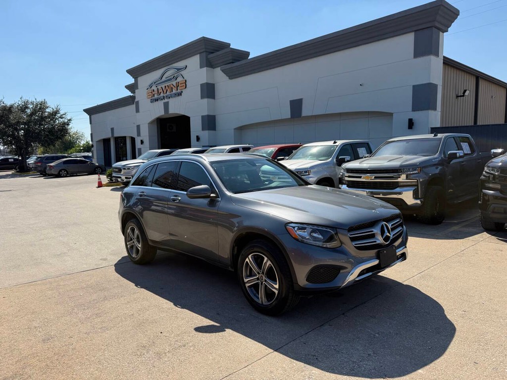 Mercedes-Benz GLC Vehicle Full-screen Gallery Image 02