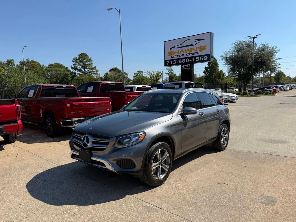 Mercedes-Benz GLC Vehicle Full-screen Gallery Image 03