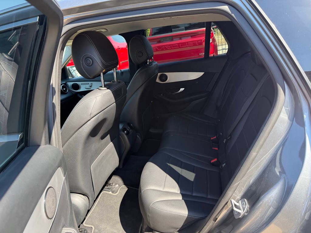 Mercedes-Benz GLC Vehicle Full-screen Gallery Image 13