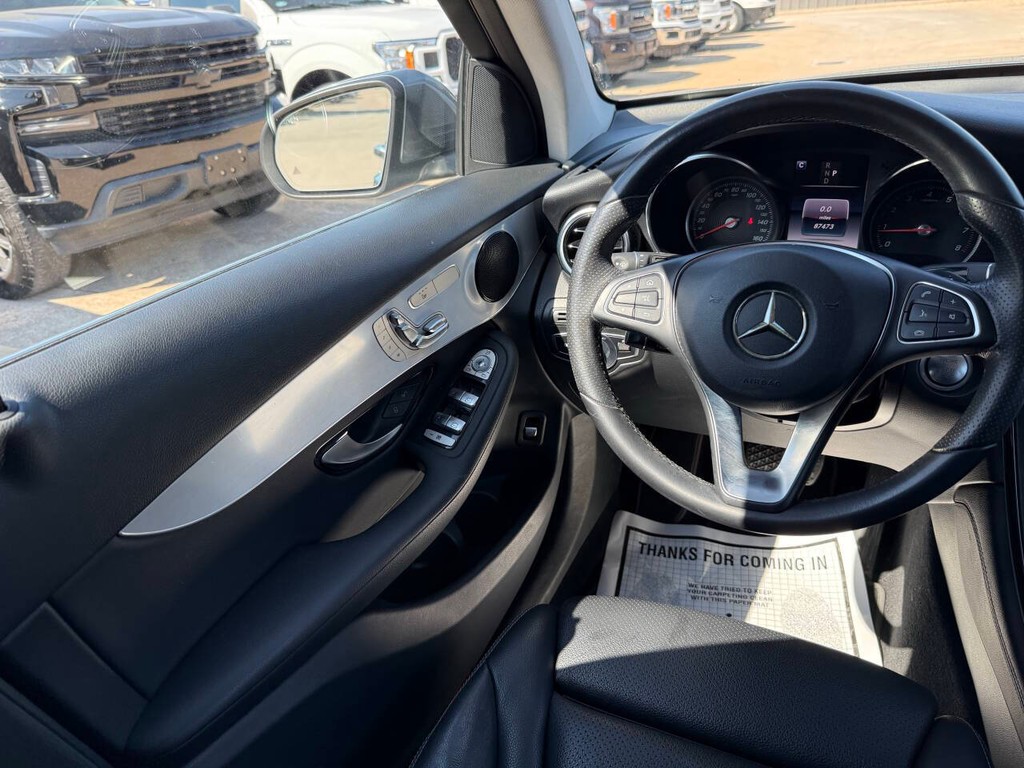 Mercedes-Benz GLC Vehicle Full-screen Gallery Image 19