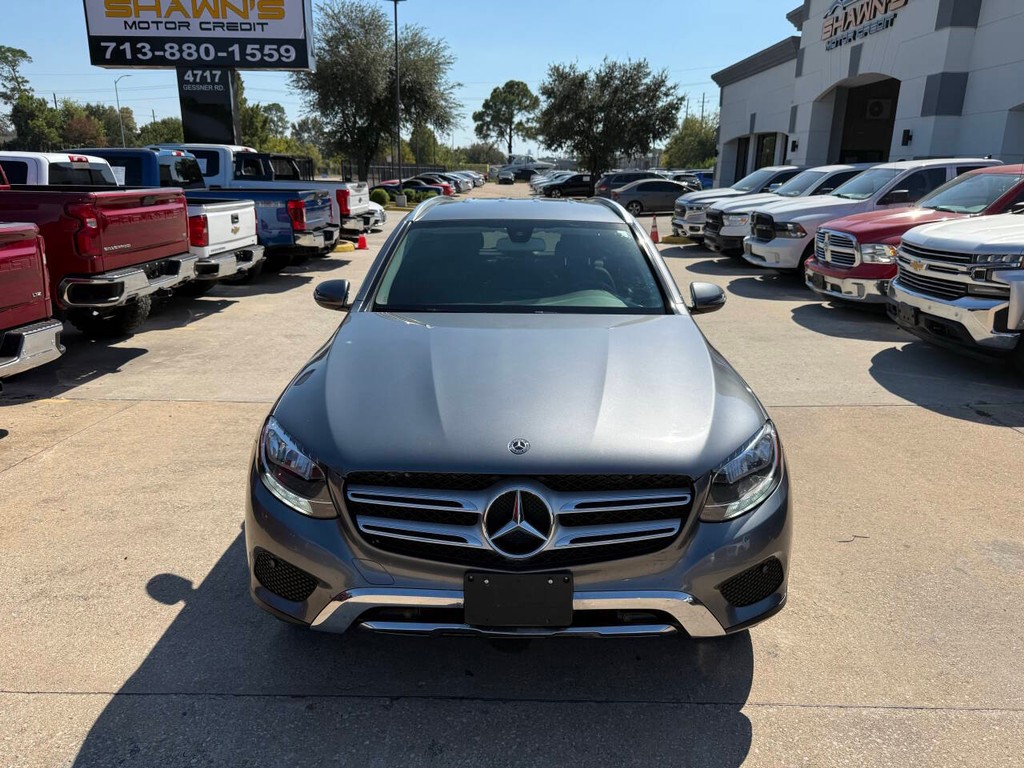 Mercedes-Benz GLC Vehicle Full-screen Gallery Image 40