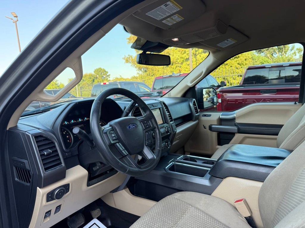 Ford F-150 Vehicle Full-screen Gallery Image 06