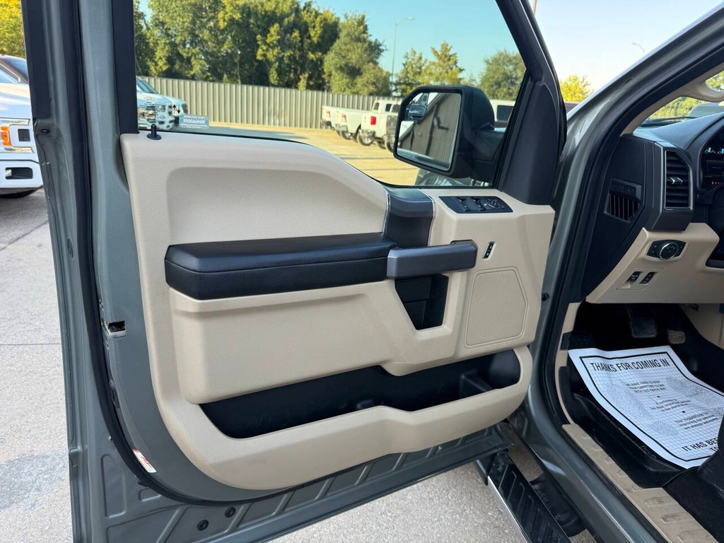 Ford F-150 Vehicle Full-screen Gallery Image 08