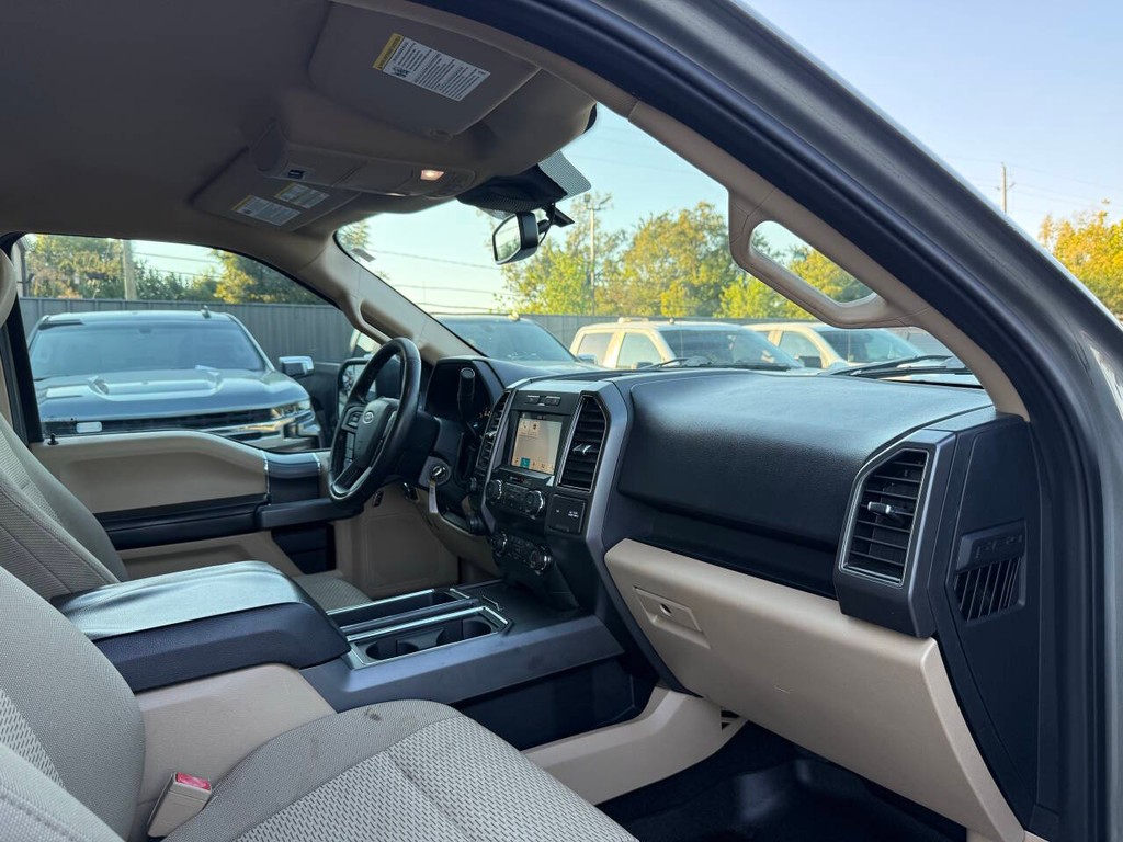 Ford F-150 Vehicle Full-screen Gallery Image 09