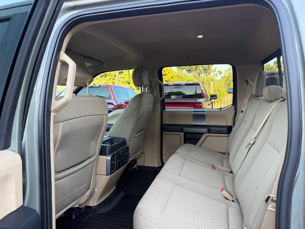 Ford F-150 Vehicle Full-screen Gallery Image 12