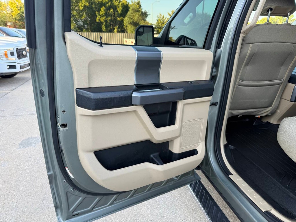 Ford F-150 Vehicle Full-screen Gallery Image 14