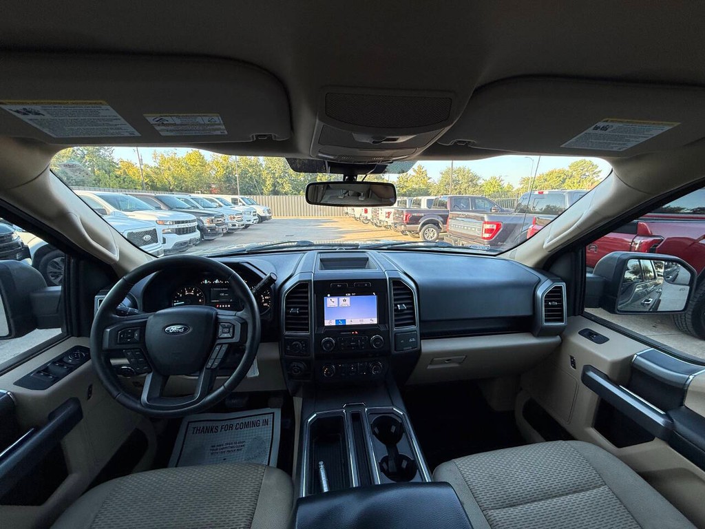 Ford F-150 Vehicle Full-screen Gallery Image 18