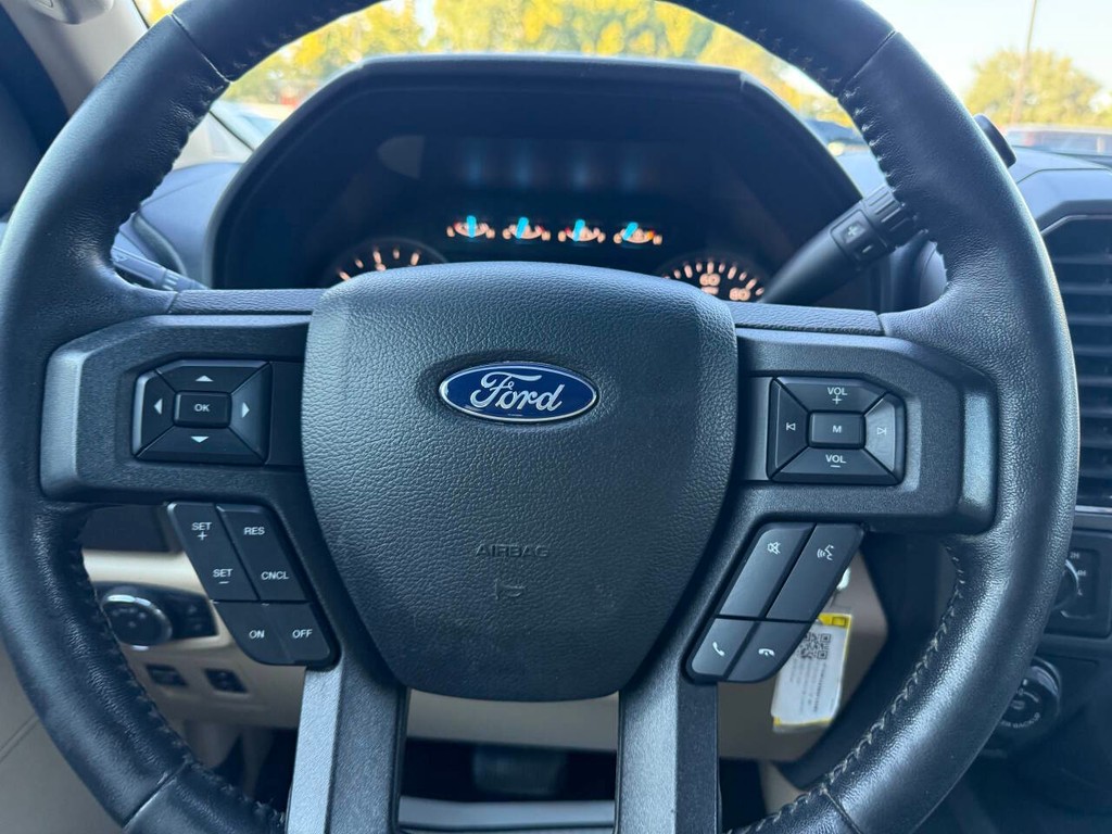 Ford F-150 Vehicle Full-screen Gallery Image 23