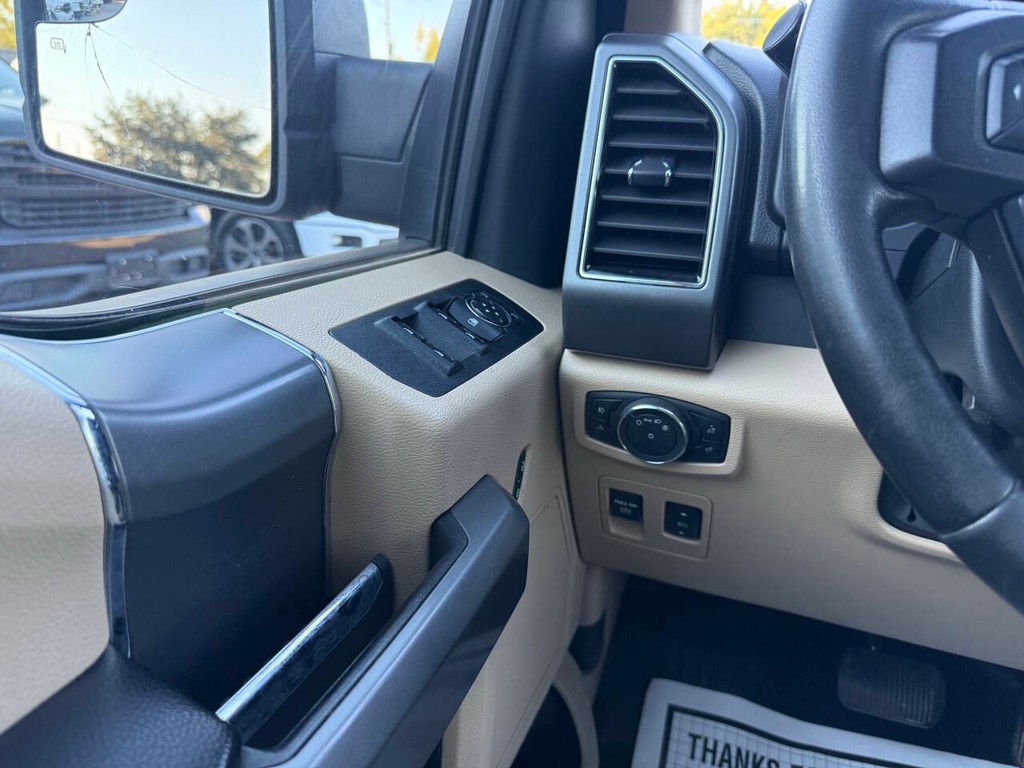 Ford F-150 Vehicle Full-screen Gallery Image 32