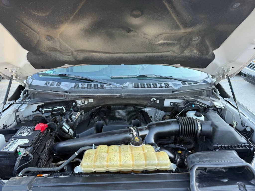 Ford F-150 Vehicle Full-screen Gallery Image 36