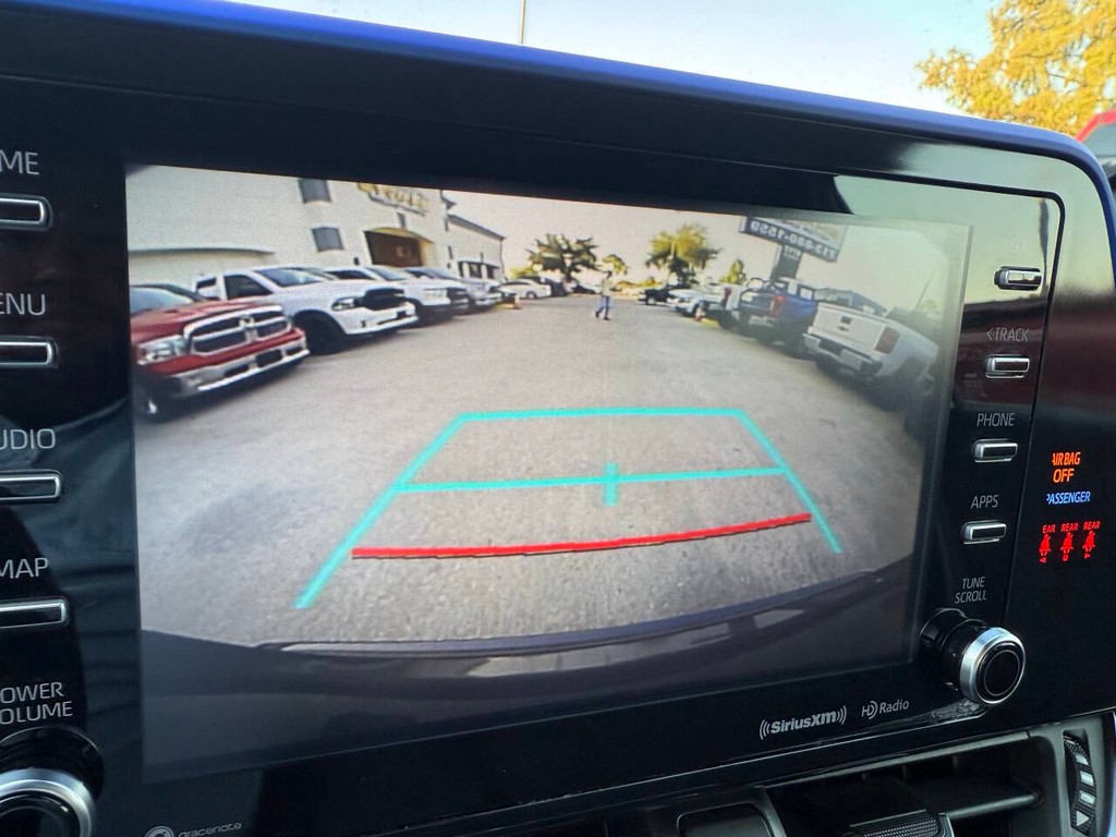 Toyota C-HR Vehicle Full-screen Gallery Image 26