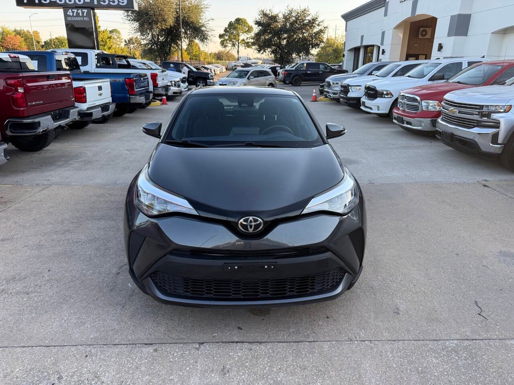 Toyota C-HR Vehicle Full-screen Gallery Image 38