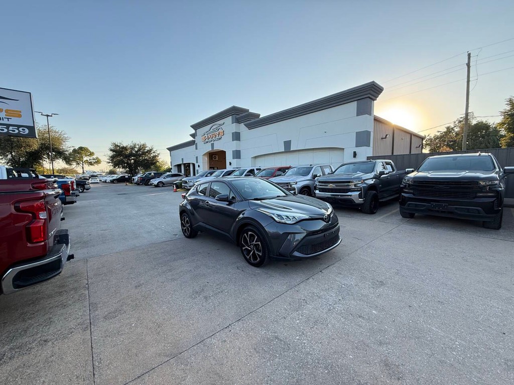 Toyota C-HR Vehicle Full-screen Gallery Image 42