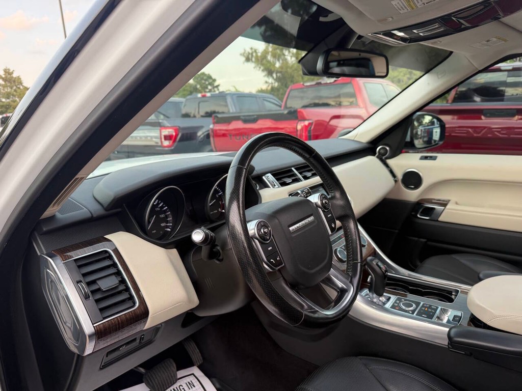 Land Rover Range Rover Sport Vehicle Full-screen Gallery Image 06