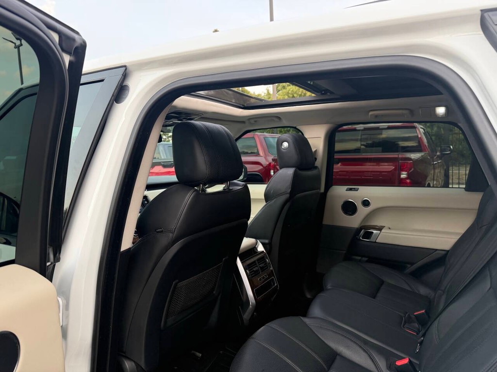 Land Rover Range Rover Sport Vehicle Full-screen Gallery Image 12