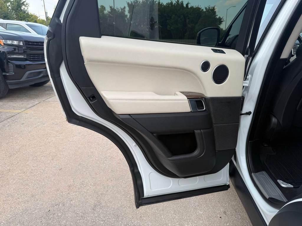 Land Rover Range Rover Sport Vehicle Full-screen Gallery Image 14