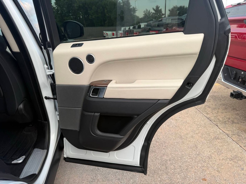 Land Rover Range Rover Sport Vehicle Full-screen Gallery Image 16