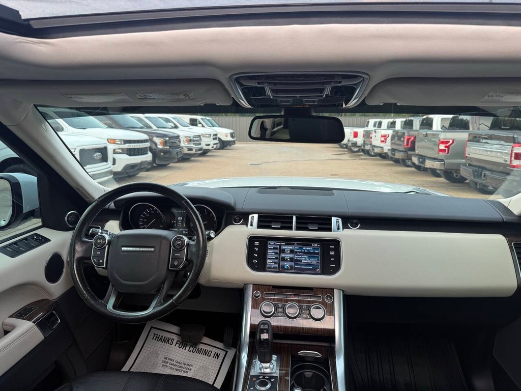 Land Rover Range Rover Sport Vehicle Full-screen Gallery Image 17