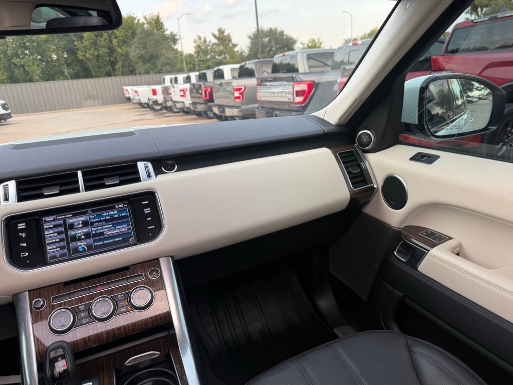 Land Rover Range Rover Sport Vehicle Full-screen Gallery Image 20