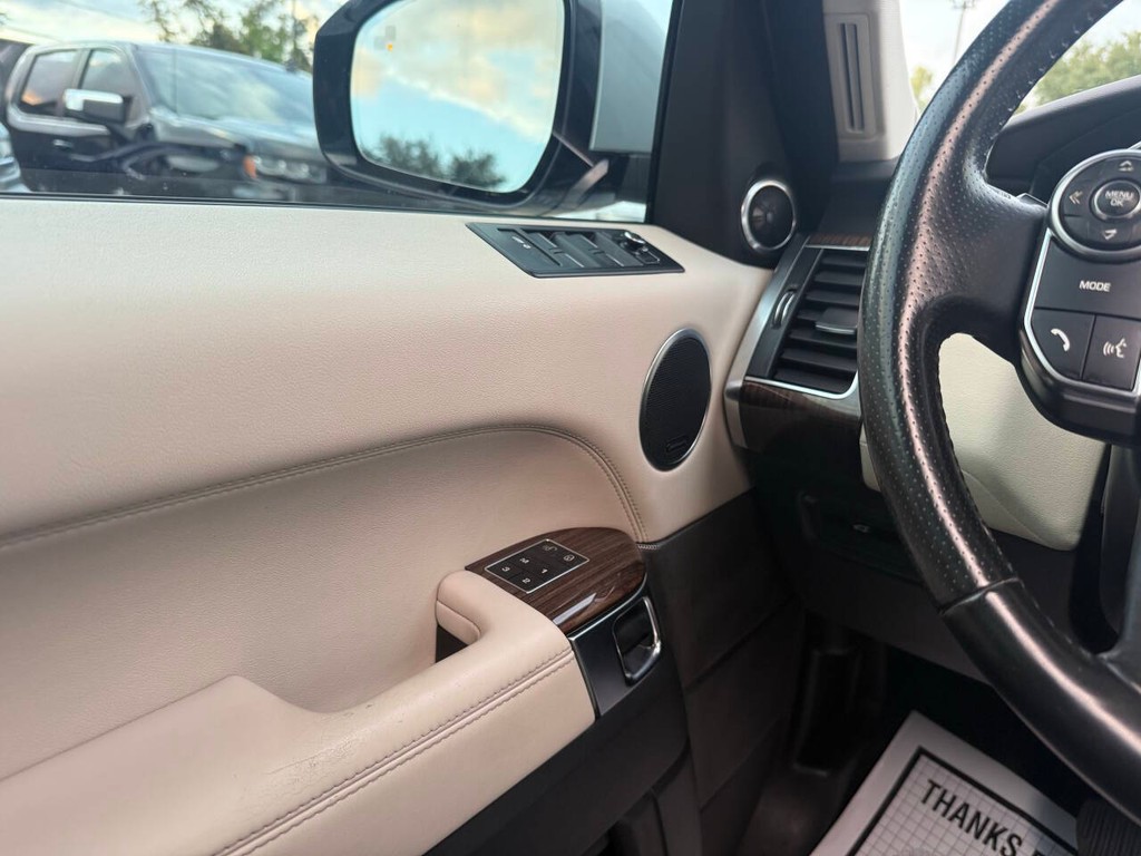 Land Rover Range Rover Sport Vehicle Full-screen Gallery Image 29