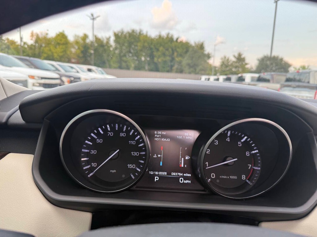 Land Rover Range Rover Sport Vehicle Full-screen Gallery Image 32