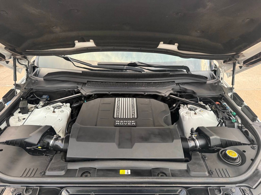 Land Rover Range Rover Sport Vehicle Full-screen Gallery Image 35