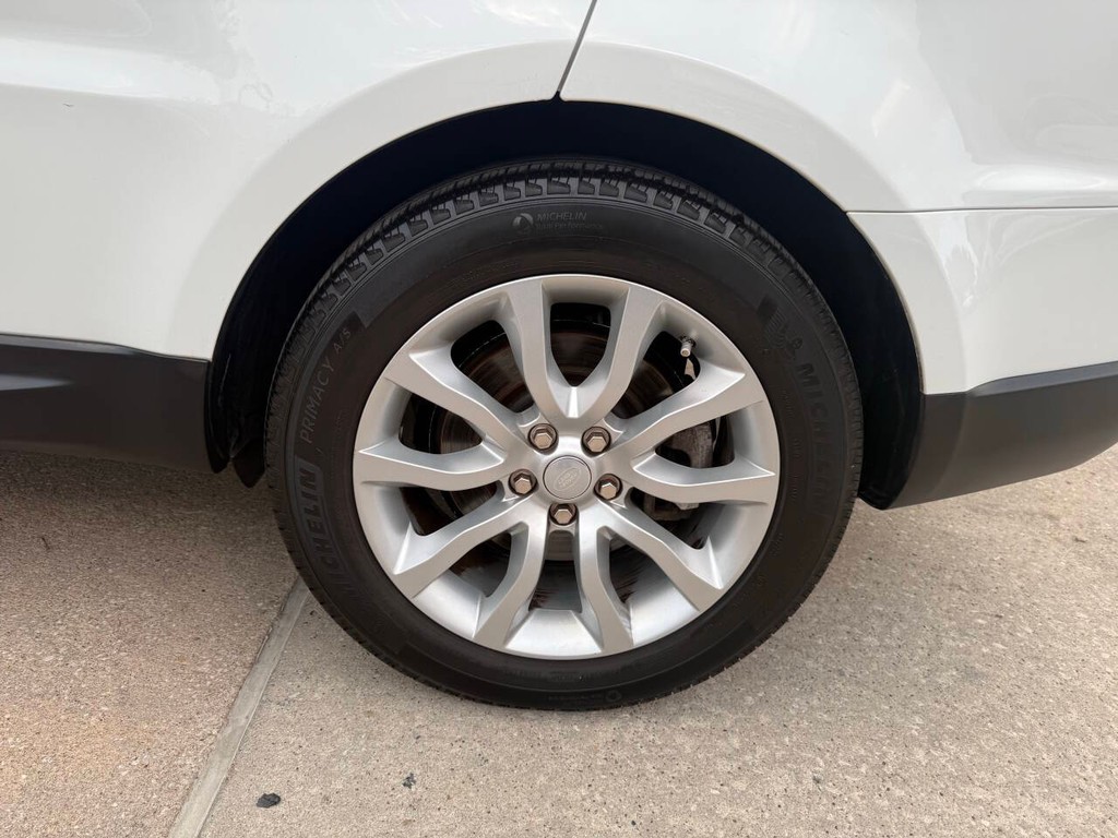 Land Rover Range Rover Sport Vehicle Full-screen Gallery Image 36