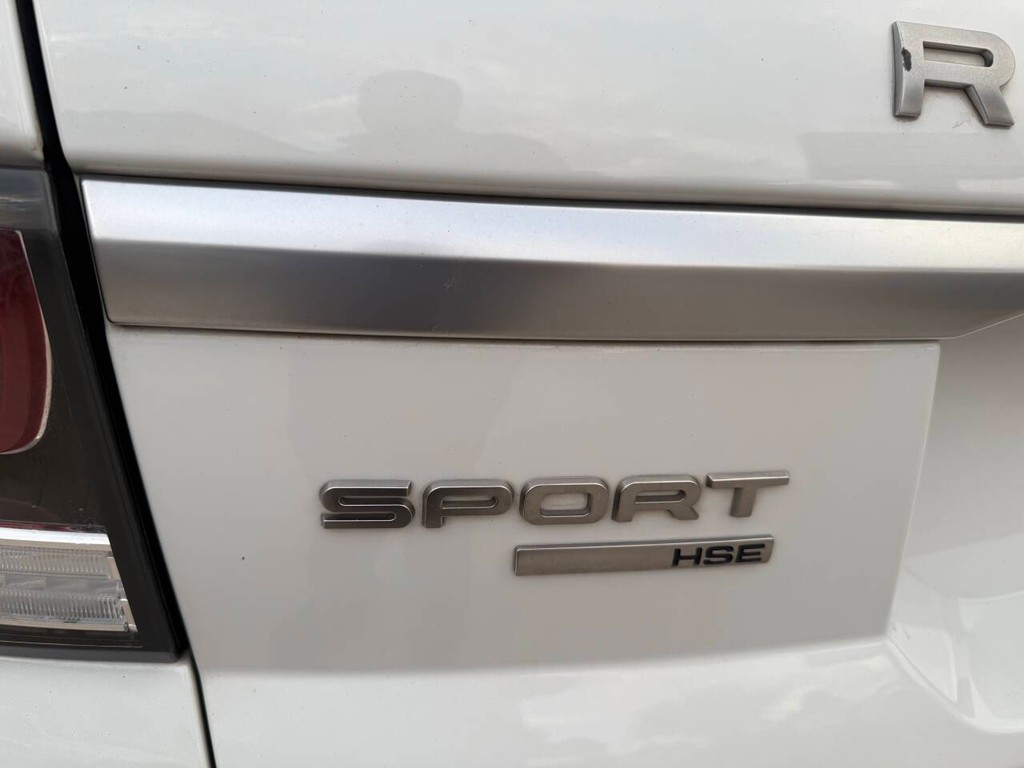 Land Rover Range Rover Sport Vehicle Full-screen Gallery Image 40