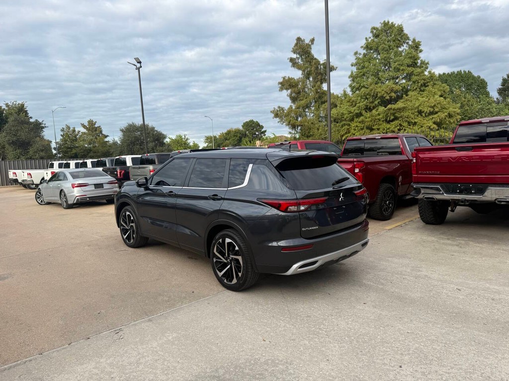 Mitsubishi Outlander Vehicle Full-screen Gallery Image 04