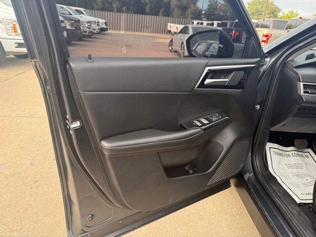 Mitsubishi Outlander Vehicle Full-screen Gallery Image 08