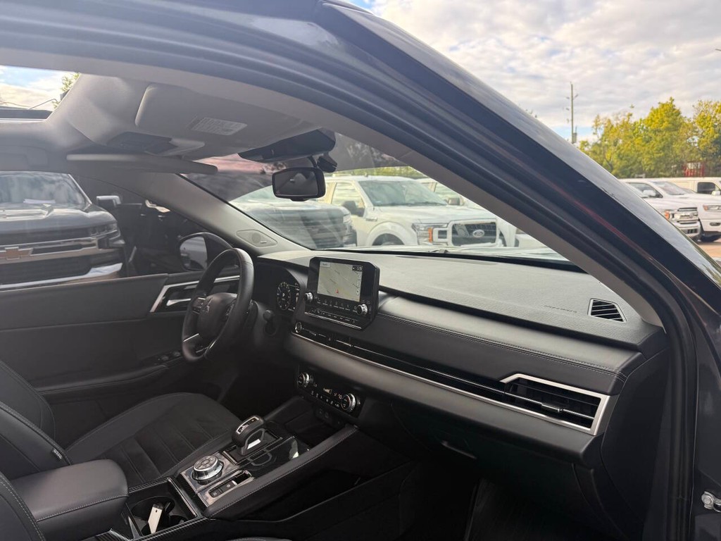 Mitsubishi Outlander Vehicle Full-screen Gallery Image 09