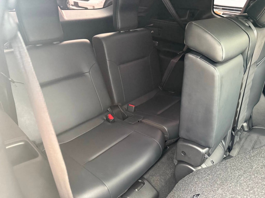 Mitsubishi Outlander Vehicle Full-screen Gallery Image 17