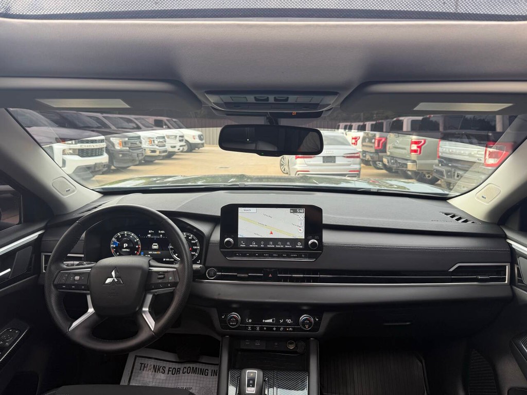 Mitsubishi Outlander Vehicle Full-screen Gallery Image 19