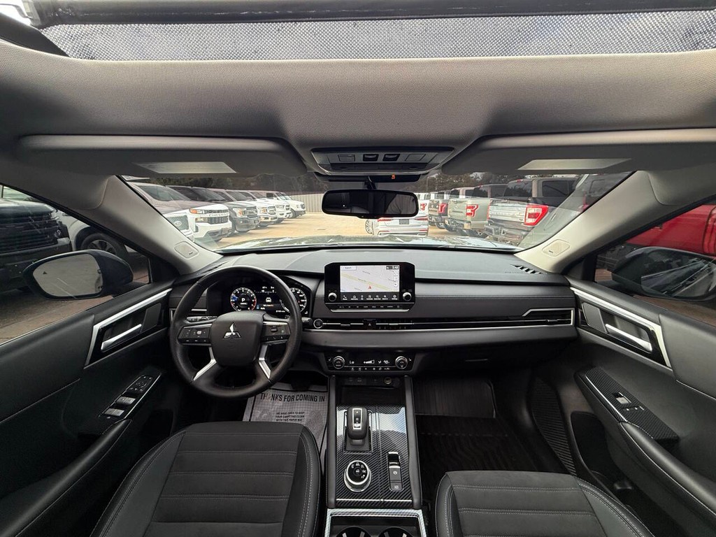 Mitsubishi Outlander Vehicle Full-screen Gallery Image 20