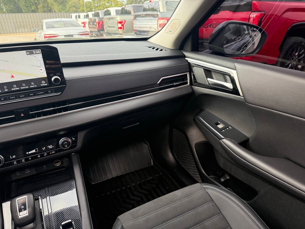 Mitsubishi Outlander Vehicle Full-screen Gallery Image 22