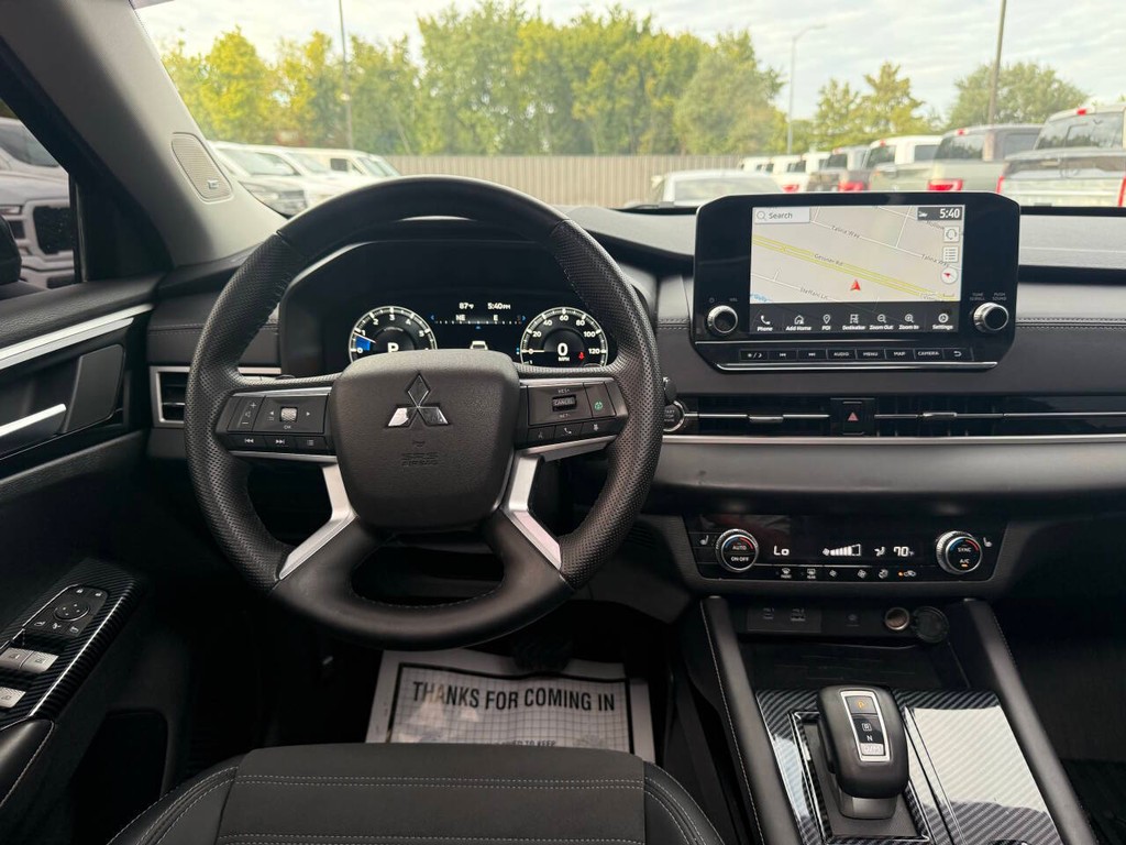 Mitsubishi Outlander Vehicle Full-screen Gallery Image 23