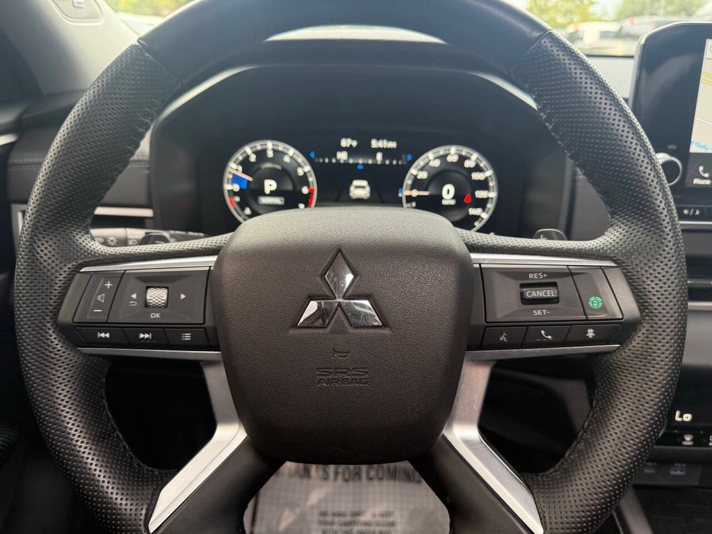 Mitsubishi Outlander Vehicle Full-screen Gallery Image 25