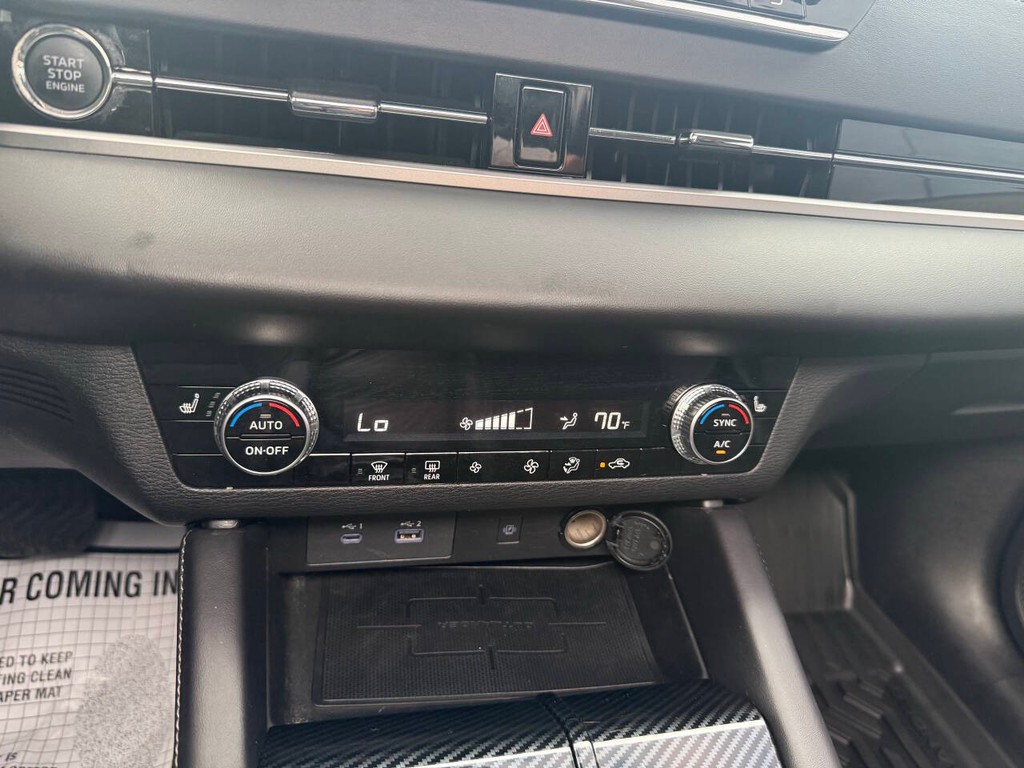 Mitsubishi Outlander Vehicle Full-screen Gallery Image 30