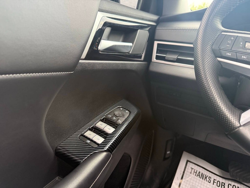 Mitsubishi Outlander Vehicle Full-screen Gallery Image 32