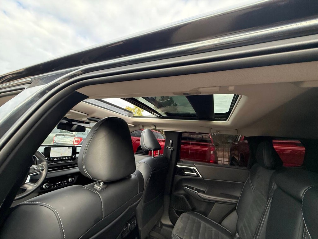 Mitsubishi Outlander Vehicle Full-screen Gallery Image 34