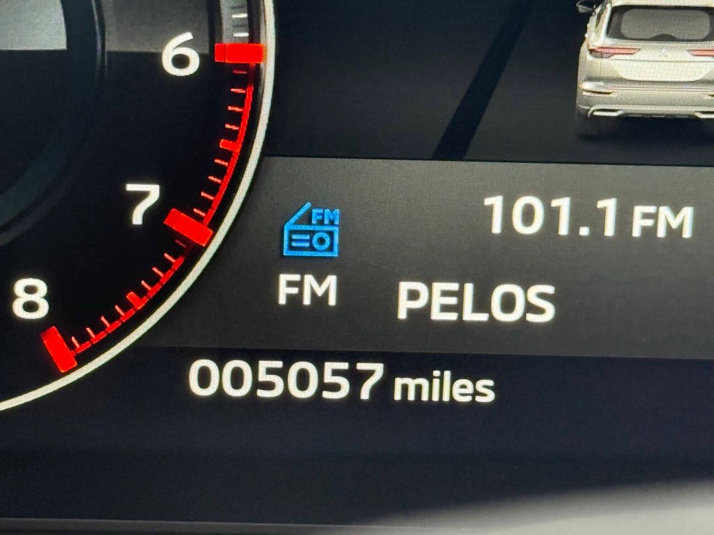 Mitsubishi Outlander Vehicle Full-screen Gallery Image 36