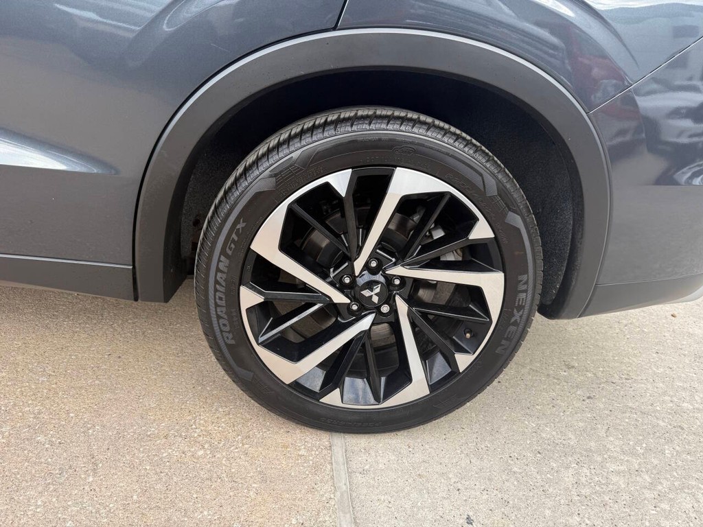 Mitsubishi Outlander Vehicle Full-screen Gallery Image 39