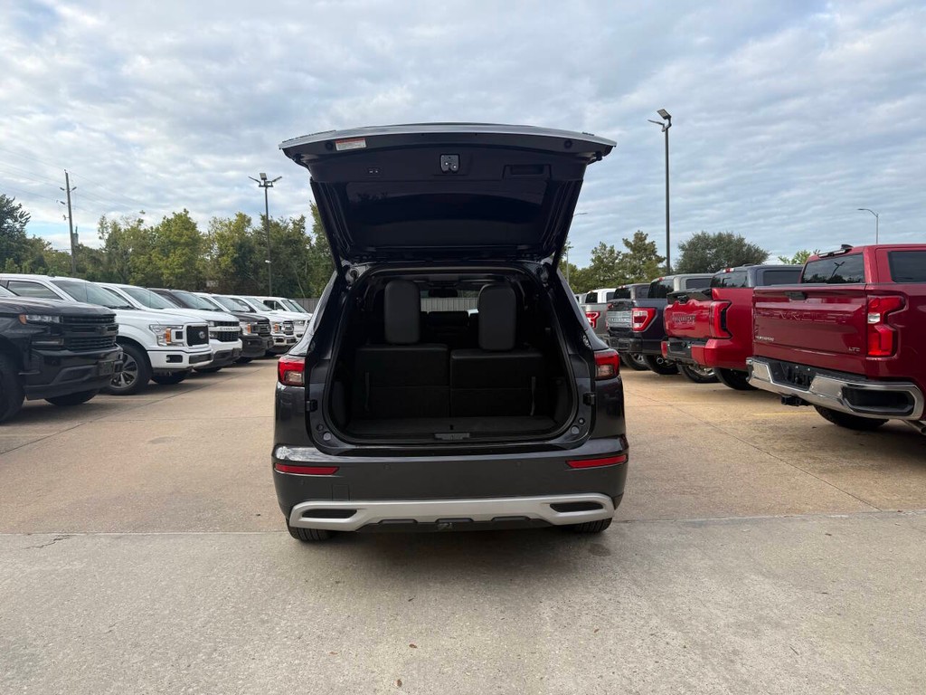 Mitsubishi Outlander Vehicle Full-screen Gallery Image 40