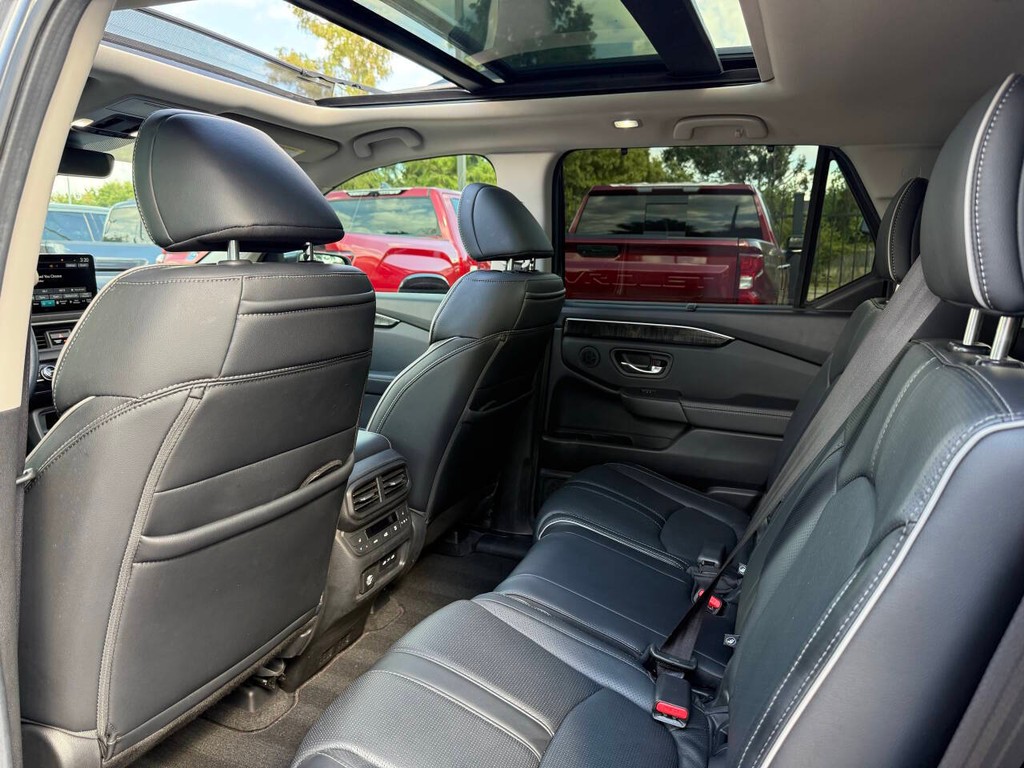 Honda Pilot Vehicle Full-screen Gallery Image 12