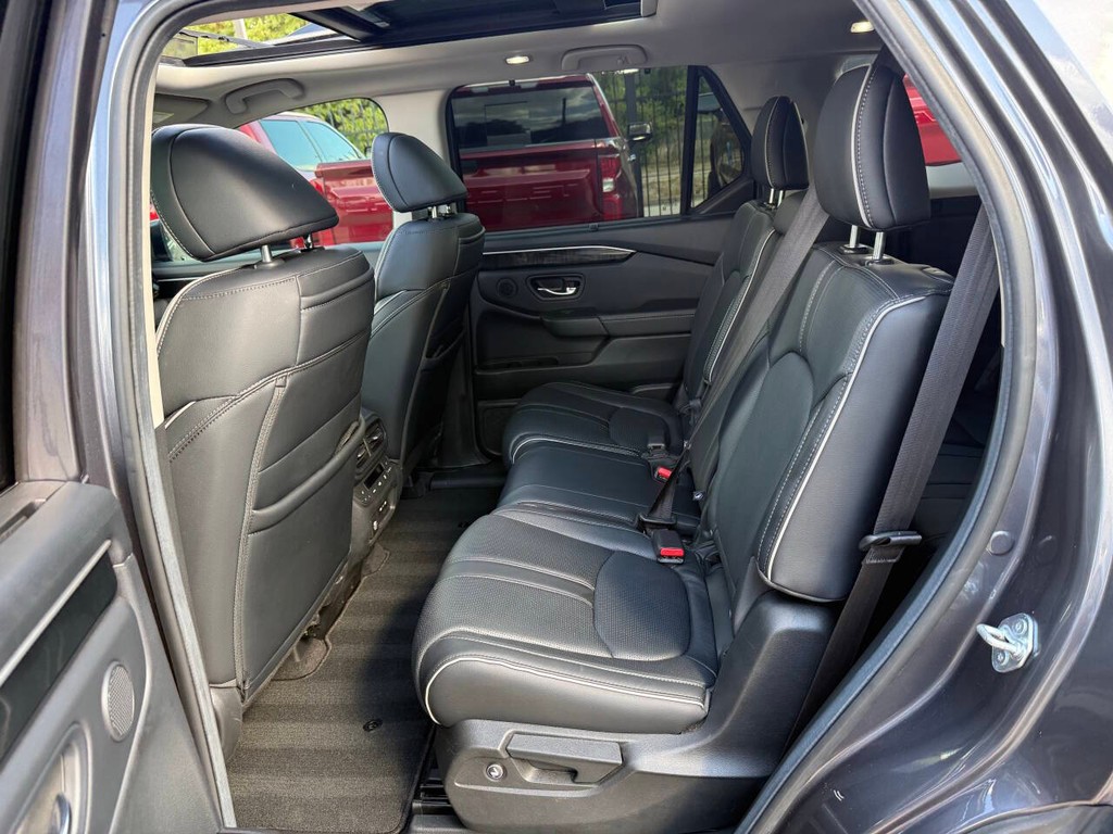 Honda Pilot Vehicle Full-screen Gallery Image 13